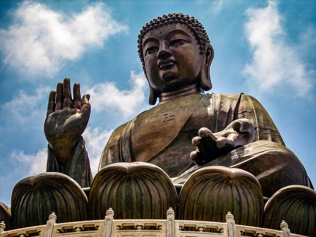 Tian Tan Buddha (Big Buddha) statue sa Lantau Island, isa sa pinakakilalang landmark ng Hong Kong
