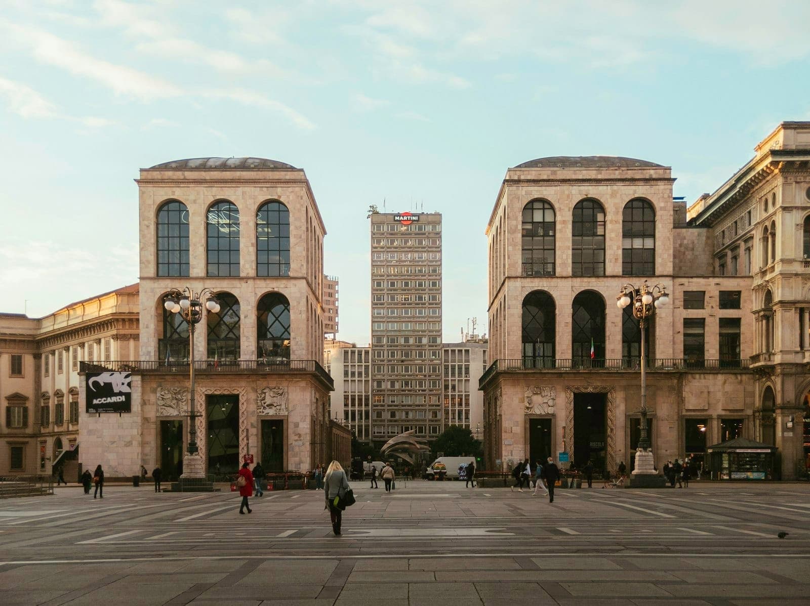 Vista degli edifici dell'Arengario in Piazza del Duomo, sede del Museo del Novecento di Milano e vicino a molti importanti musei.