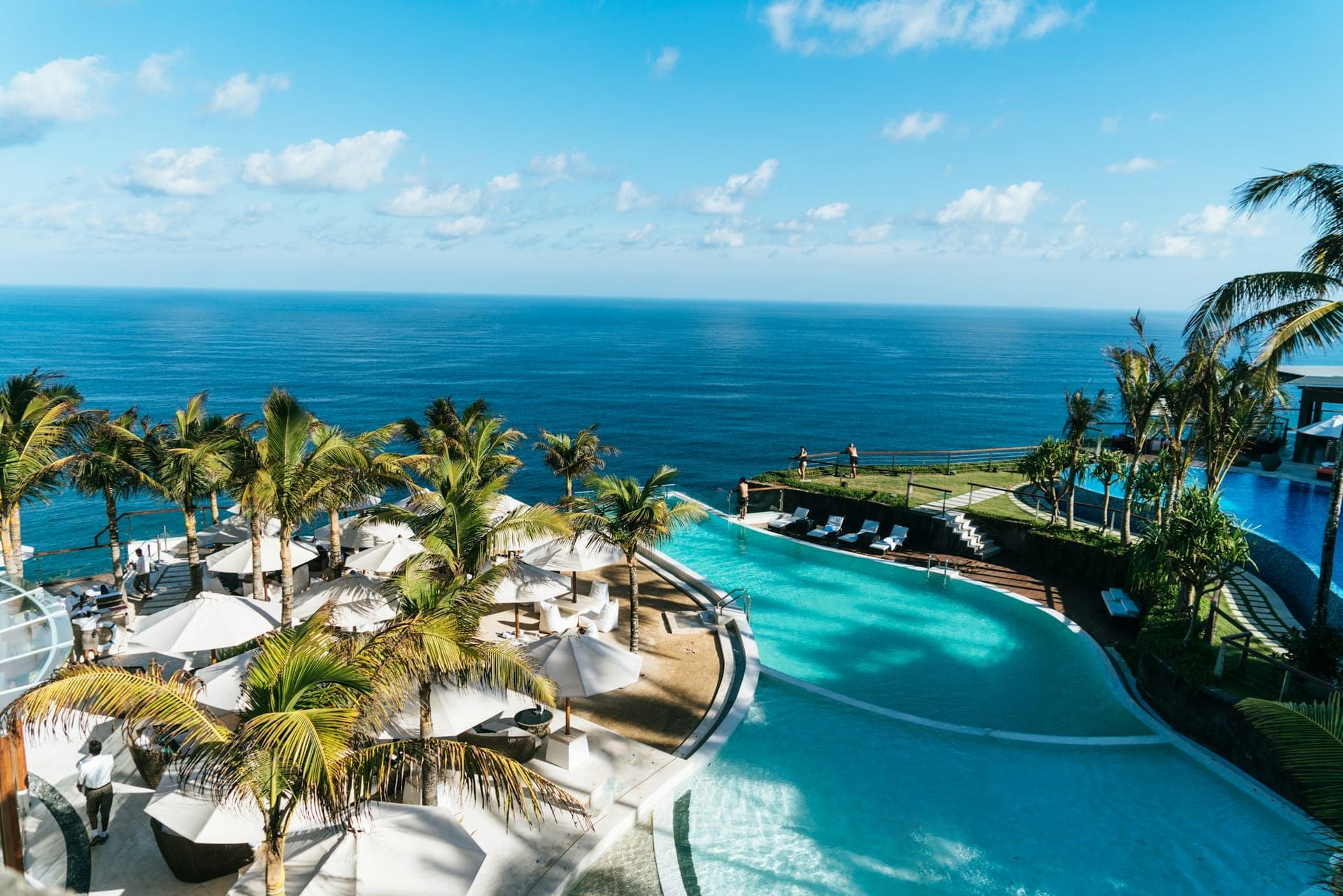 Khu nghỉ dưỡng sang trọng ở Bali với hồ bơi vô cực nhìn ra đại dương